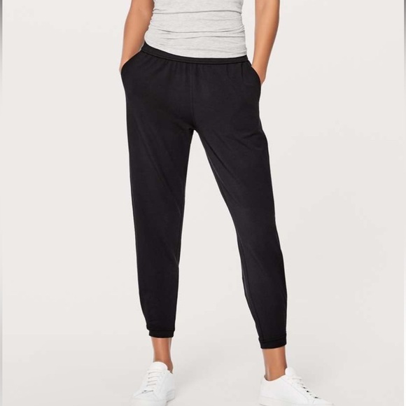 Lululemon Twisted And Tucked Pant 25” - Picture 2 of 7